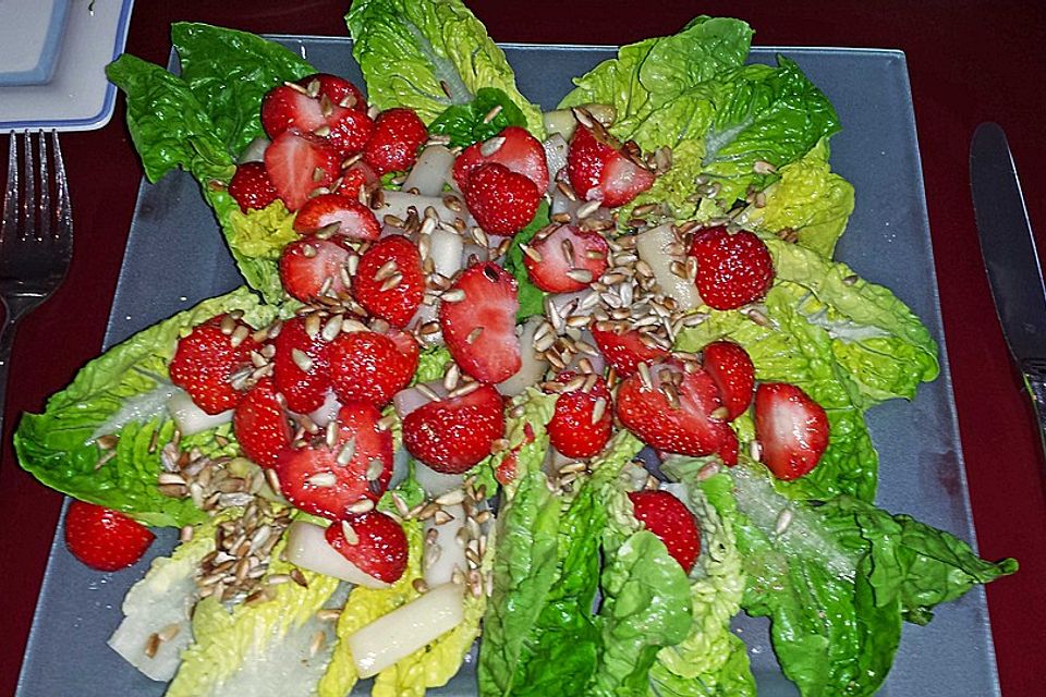 Gebratener Spargel-Salat mit Erdbeeren