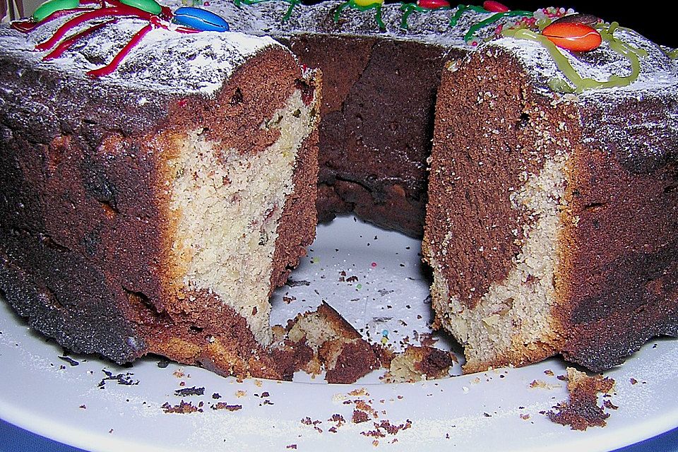 Marmorkuchen mit Marzipan