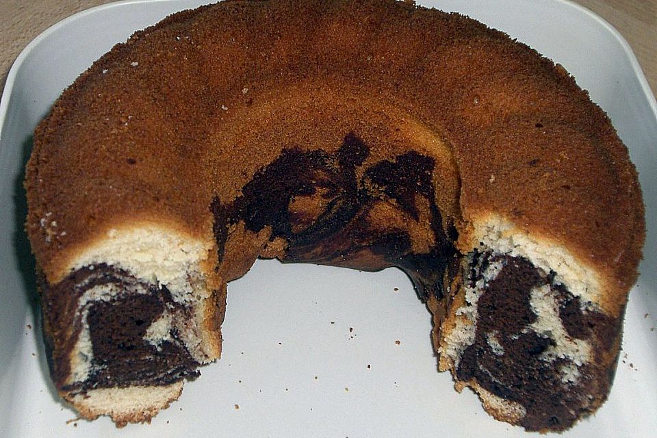 Marmorkuchen mit Marzipan
