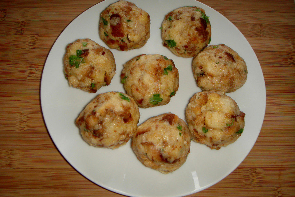 Semmelknödel aus dem Dampfgarer