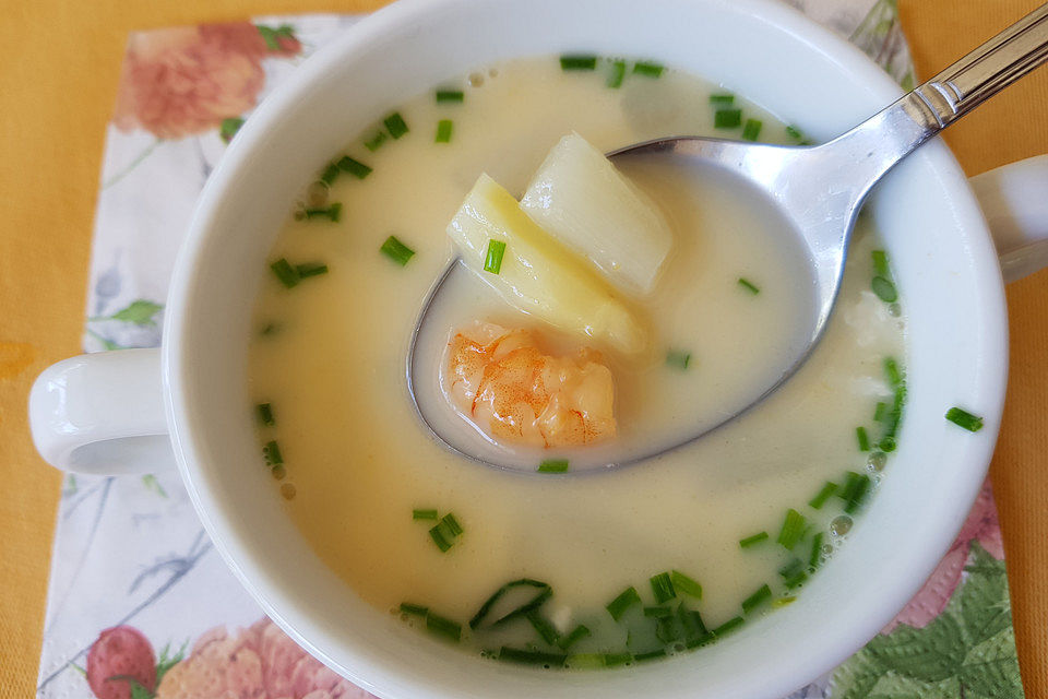 Spargelsuppe mit Garnelen