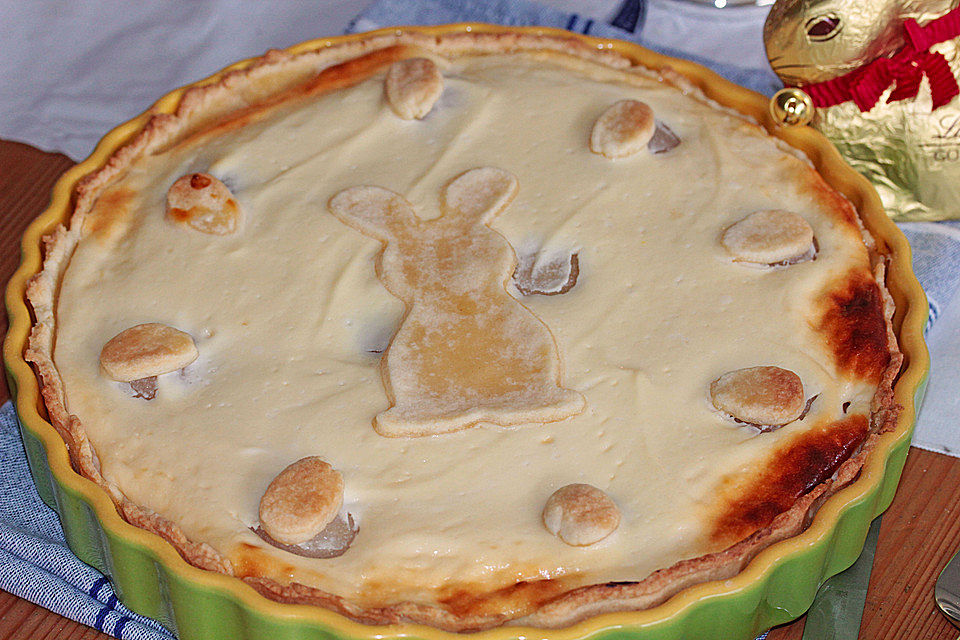 Osterhasen-Käsetorte mit Birnenfüllung