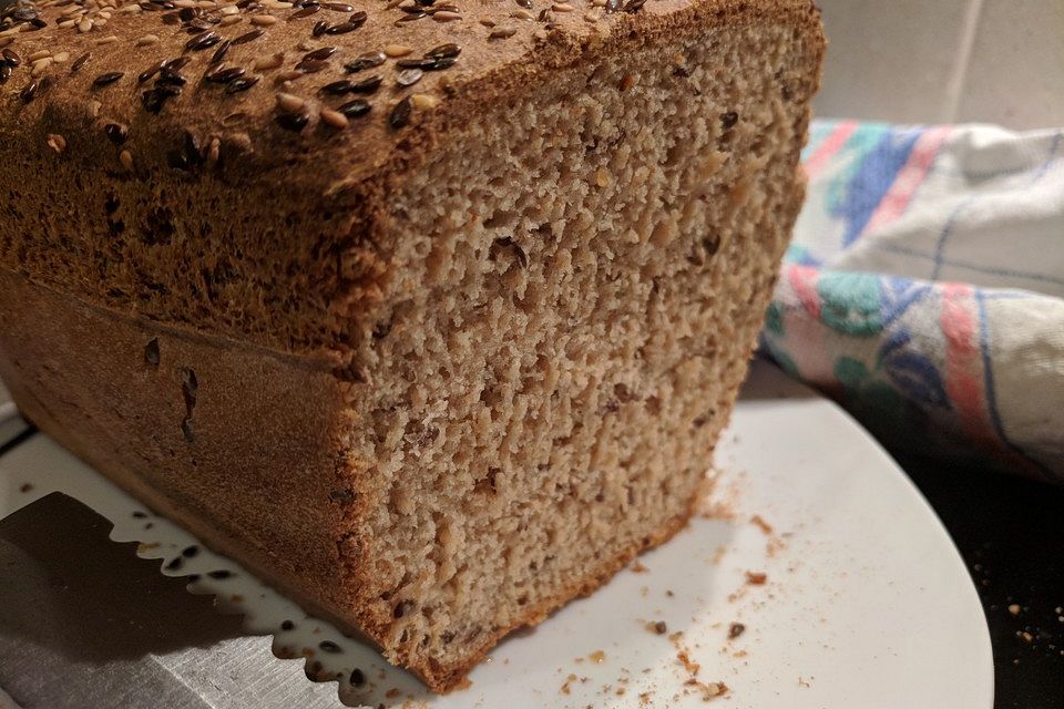 Dinkel-Amaranth-Vollkornbrot mit Leinsamen