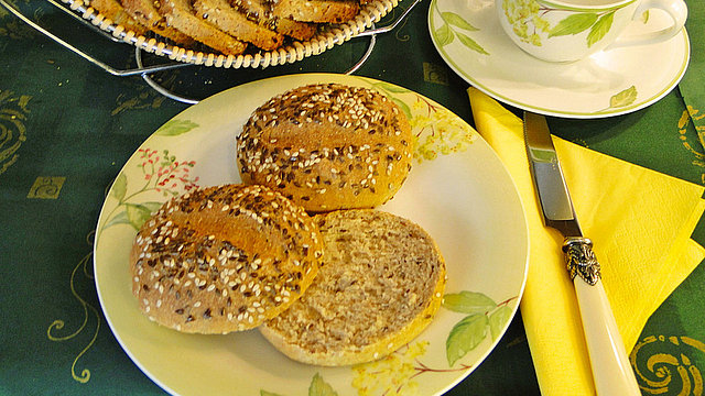 Dinkel-Amaranth-Vollkornbrot mit Leinsamen von Backmouse