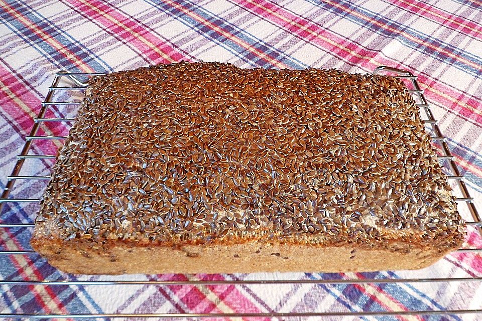 Dinkel-Amaranth-Vollkornbrot mit Leinsamen