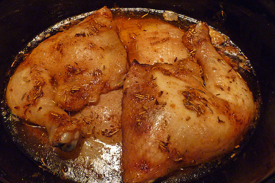 Leckere Hähnchenkeulen mit Knoblauch und Rosmarin