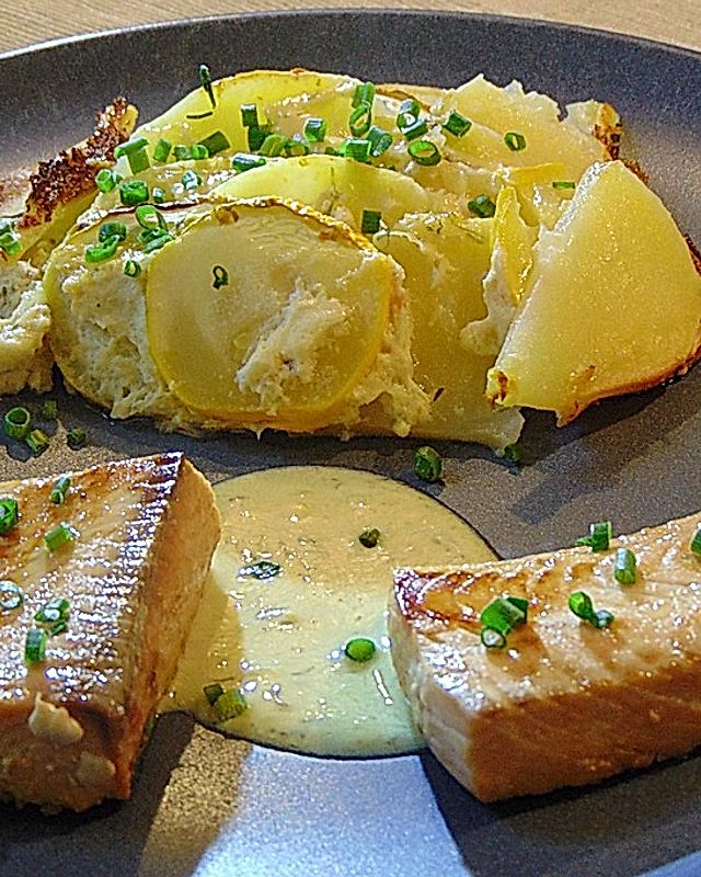Eismeerforelle an Kartoffel-Zucchini-Gratin in Senf-Dill-Sauce