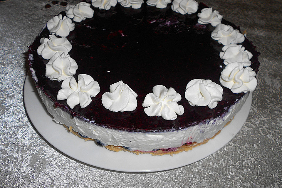 Käsesahne-Brombeer-Torte