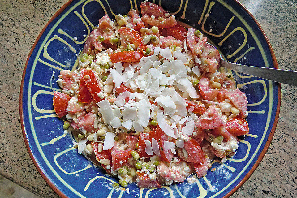 krümeltigers Hüttenkäse mit Tomaten und Mungbohnen-Sprossen