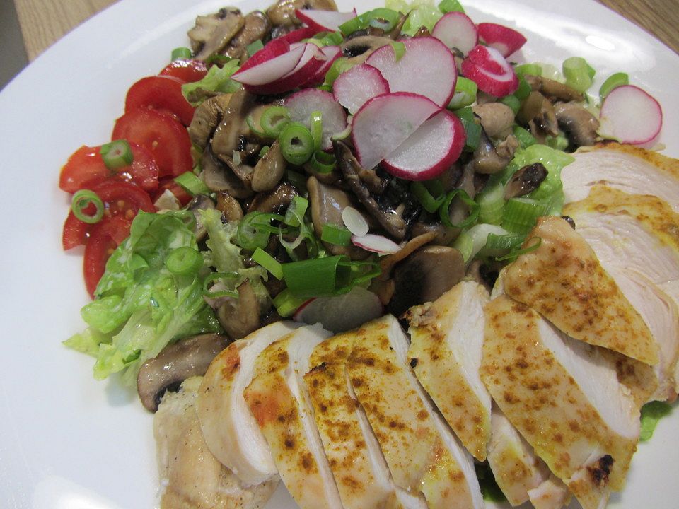 Salat mit Hähnchenbrustfilet und Naturjoghurt von Özen| Chefkoch