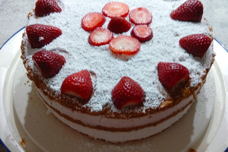 Erdbeersahnetorte