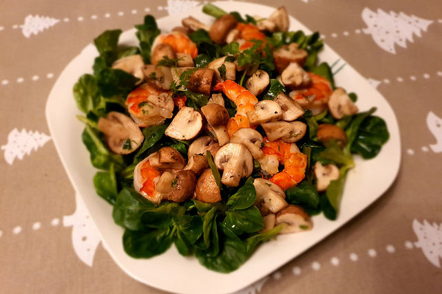 Knoblauch-Garnelen mit Kräuterchampignons auf Feldsalat von stupsibu ...