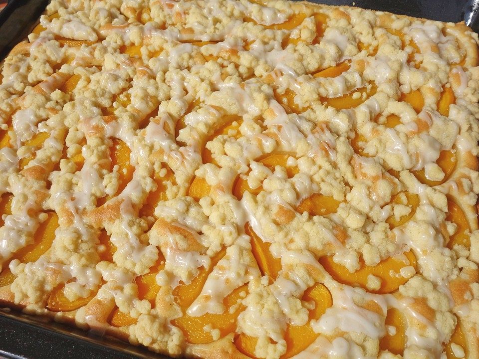 Pfirsich-Streuselkuchen vom Blech von Eudamonia| Chefkoch