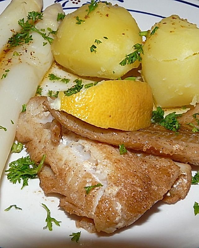Fischfilet auf Spargel-Kartoffelbeet