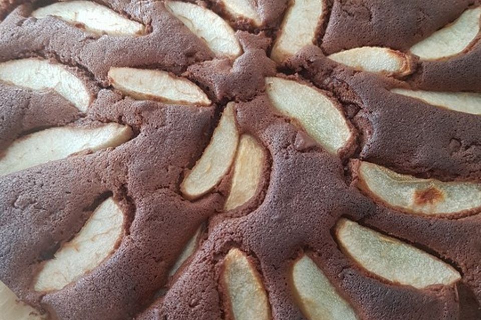 Schokoladenkuchen mit Birne