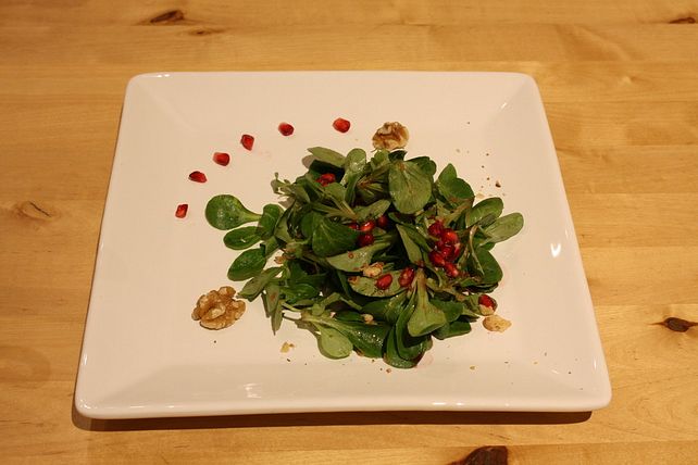 Feldsalat mit Walnuss und Granatapfel von ralfbildstock| Chefkoch