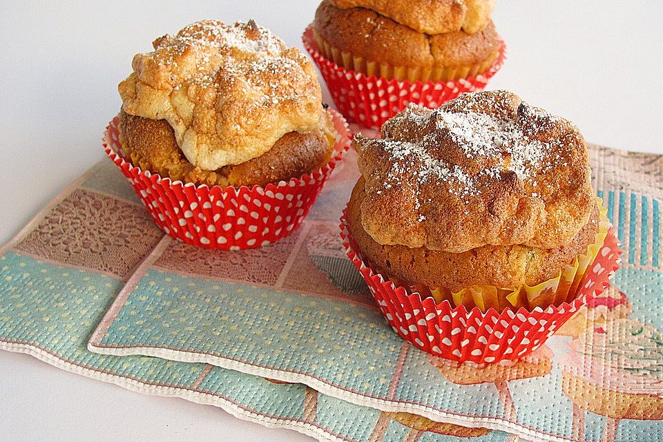 Rhabarbermuffins mit Amarettibaiser