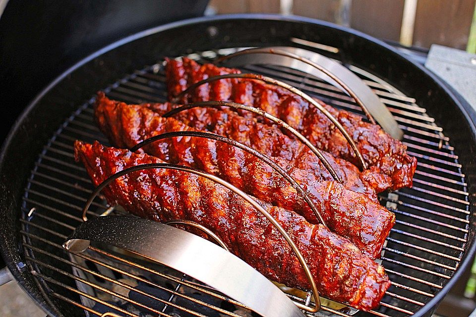 Köstliche BBQ Spareribs für Smoker und Backofen mit Soße und Gewürzmischung