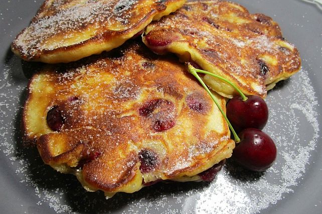 Hefepfannkuchen mit Kirschen oder Äpfeln von NocturnaX| Chefkoch