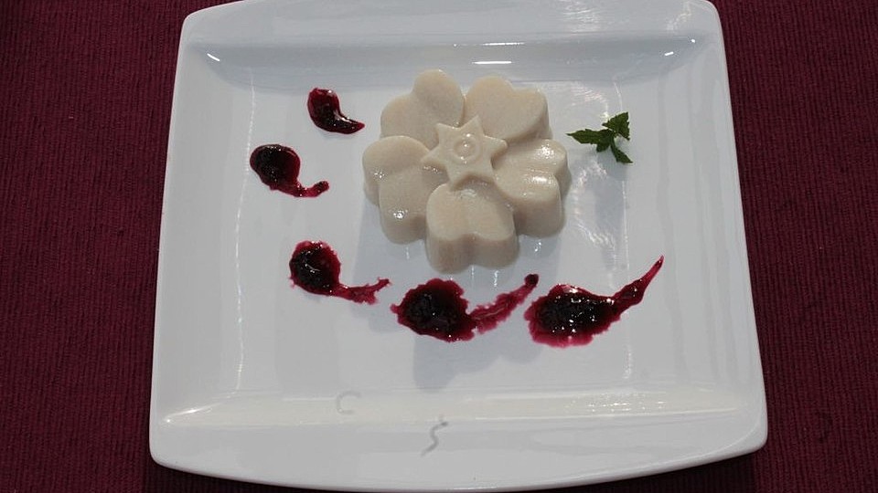 Mandelmilch Panna Cotta Mit Weisser Schokolade Von Apollomerkur Chefkoch