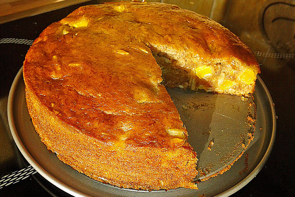 Saftiger Bananen-Mangokuchen mit Sonnenblumenkernen