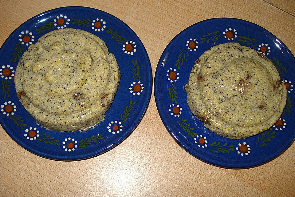 Maisgrieß-Mohn Pudding mit Rosinen