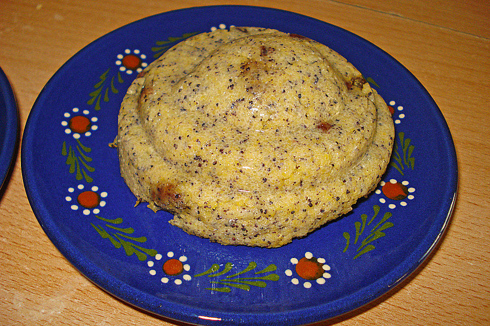 Maisgrieß-Mohn Pudding mit Rosinen