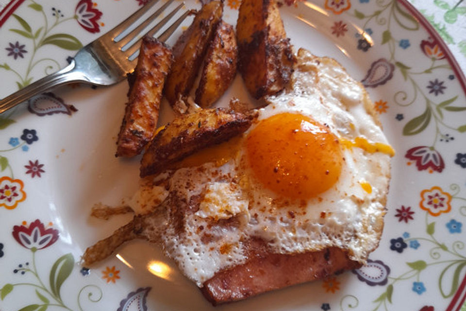 Kartoffel-Leberkäse-Pfanne mit Spiegelei