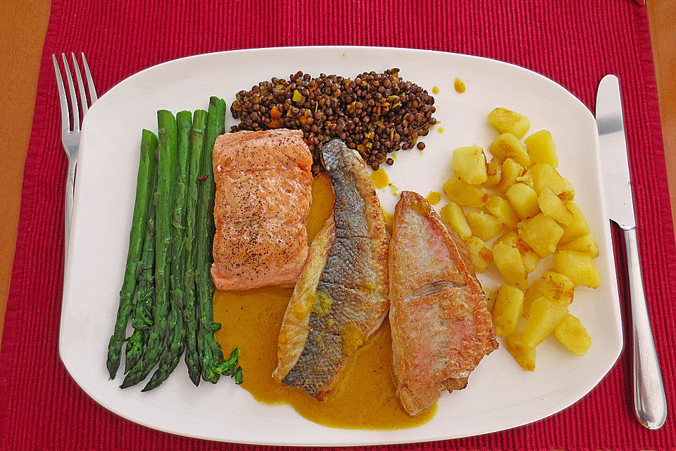 Variation von Edelfischen an Hummersauce