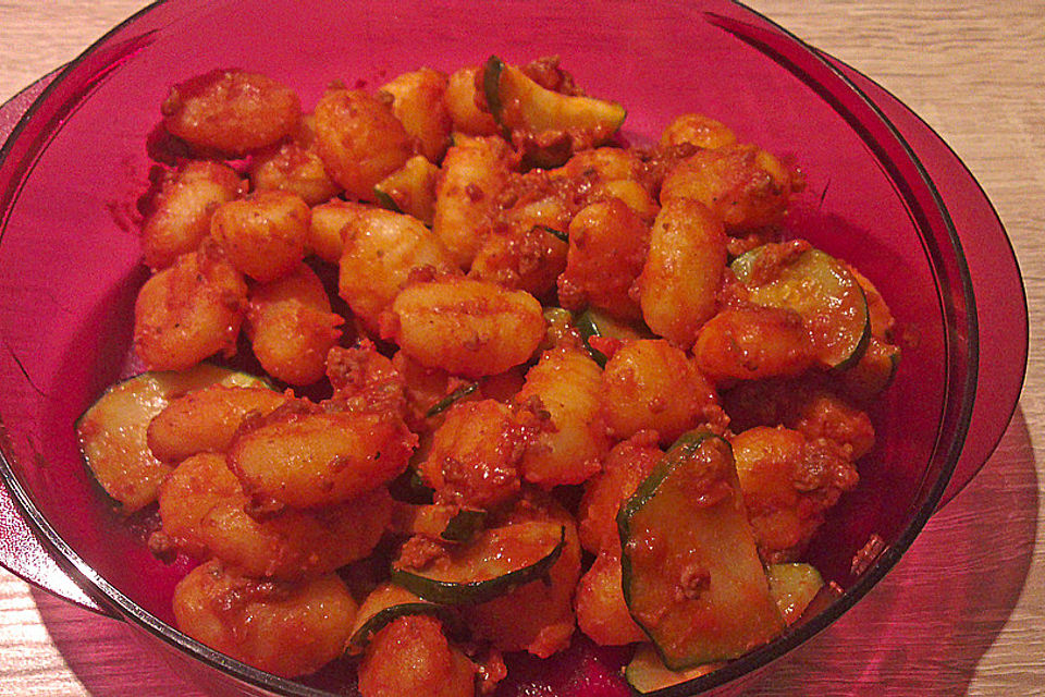 Gnocchi mit Zucchini und Ricotta-Soße