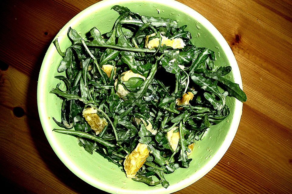 Rucola mit Orangen-Tahini-Dressing