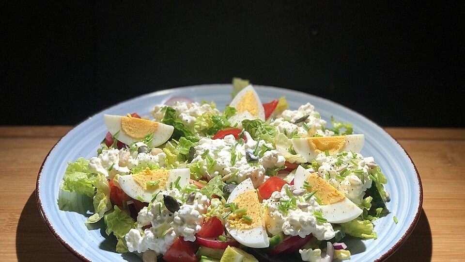 Einfacher, gemischter Salat mit Ei von Herdquäler| Chefkoch