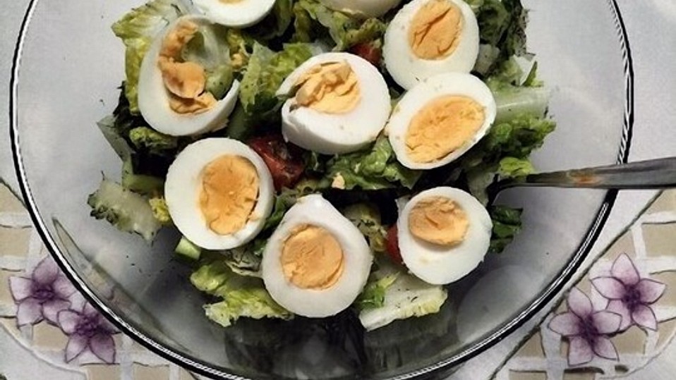 Einfacher, gemischter Salat mit Ei von Herdquäler Einfacher, gemischter Salat mit Ei von Herdquäler