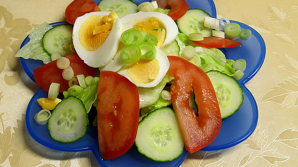 Einfacher, gemischter Salat mit Ei von Herdquäler Einfacher, gemischter Salat mit Ei von Herdquäler