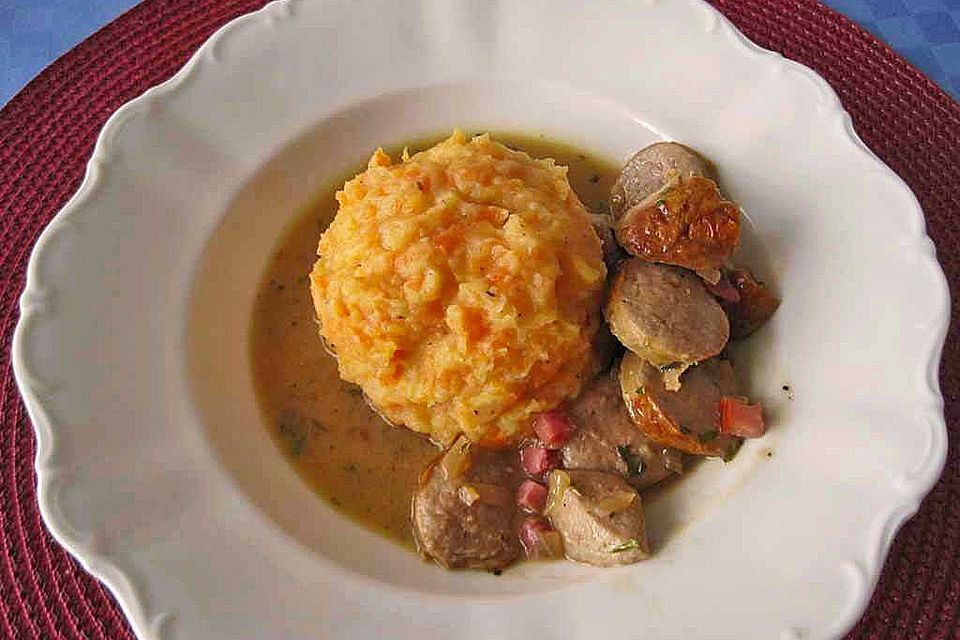 Möhren-Kartoffeltopf mit Wurstklößchen Möhren-Kartoffeltopf mit Wurstklößchen