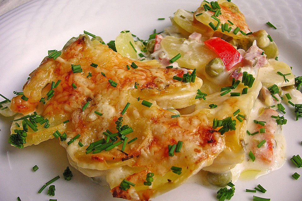 Amerikanischer überbackener Kartoffelauflauf mit Frischkäse und Sour Cream