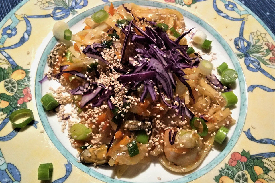 Udon-Nudeln mit Lauch und Garnelen à la Gabi