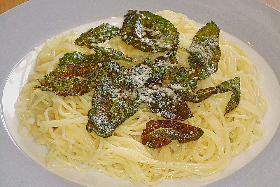 Spaghetti mit Salbeibutter