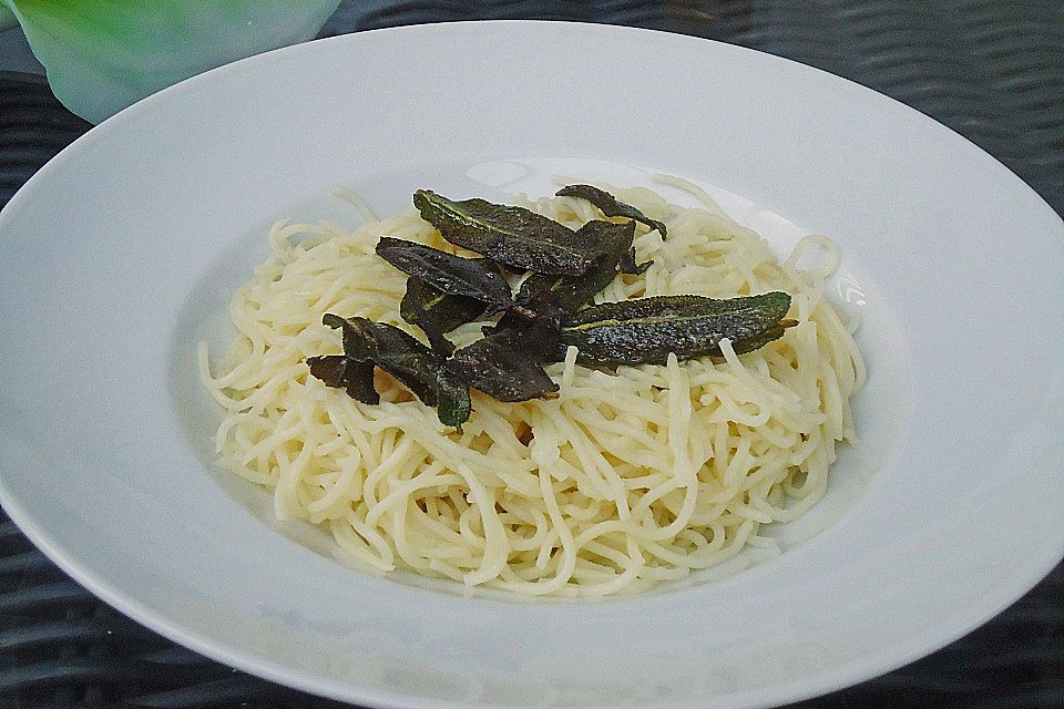 Spaghetti mit Salbeibutter