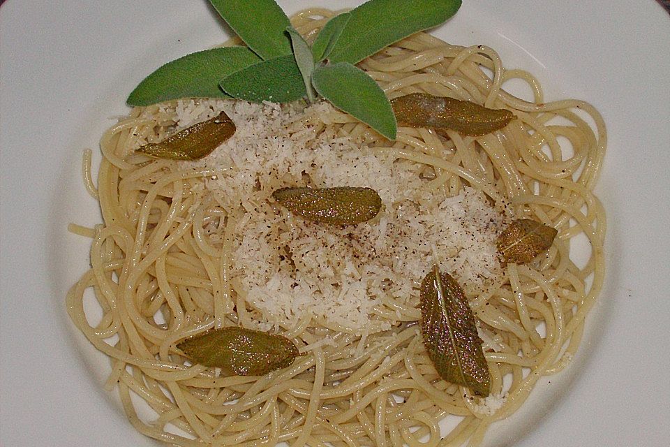 Spaghetti mit Salbeibutter