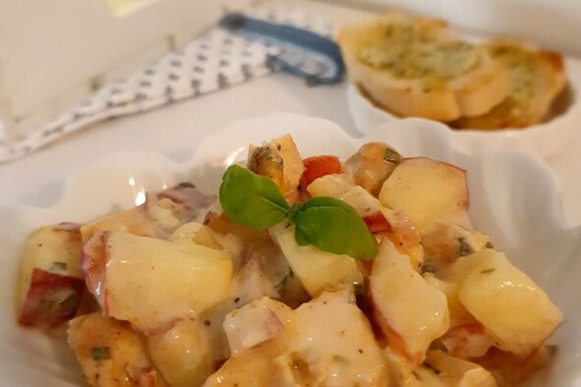 Geflügel-Nektarinen-Salat mit Joghurt-Schnittlauch-Dressing von movostu ... Geflügel-Nektarinen-Salat mit Joghurt-Schnittlauch-Dressing von movostu ...