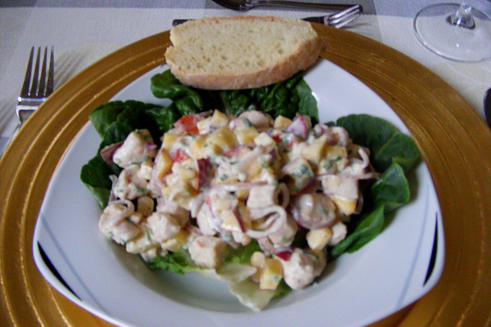 Geflügel-Nektarinen-Salat mit Joghurt-Schnittlauch-Dressing