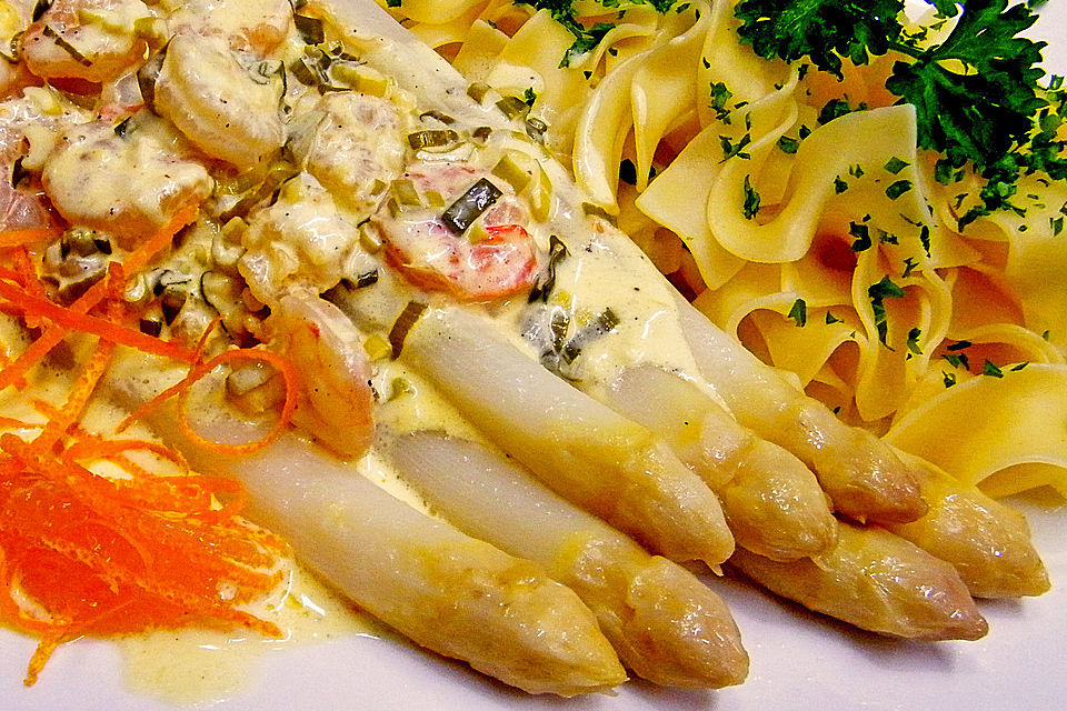 Spargel-Garnelen-Ragout in einer fruchtigen Orangen-Hollandaise