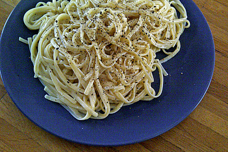 Pici (wahlweise auch Linguine, Macaroni) mit Zitrone und Pfeffer