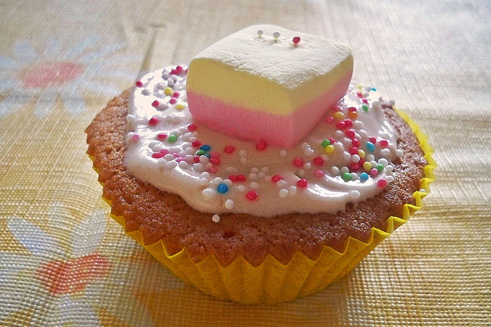 Marshmallow Cupcakes mit Erdbeerfrosting