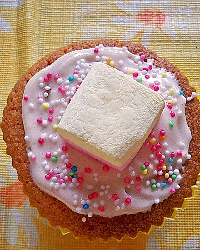 Marshmallow Cupcakes mit Erdbeerfrosting