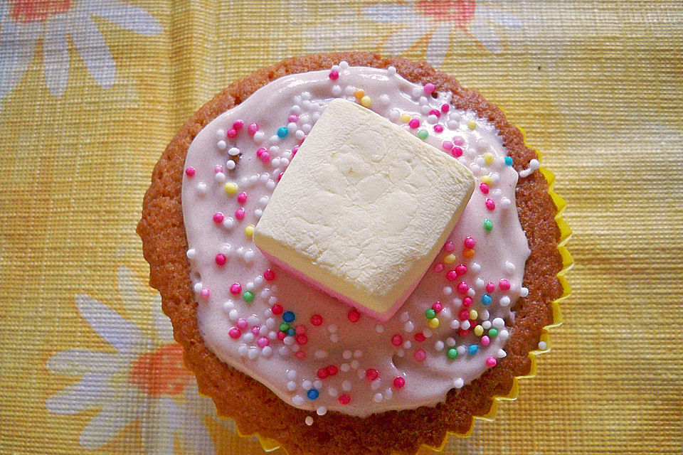 Marshmallow Cupcakes mit Erdbeerfrosting