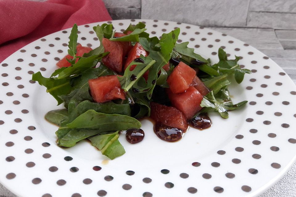 Heiß-kalter Rucola-Melonensalat mit Karamell-Balsamico