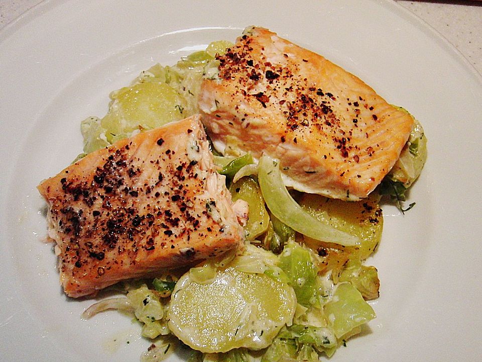 Lachs-auf-Spitzkohl