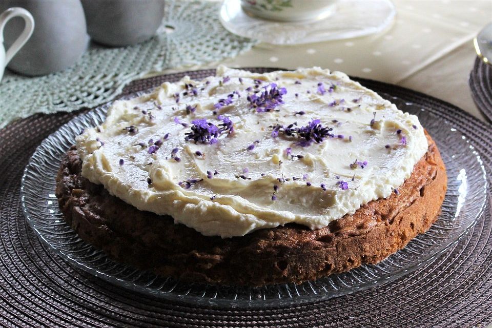 Lavendel-Kuchen mit Äpfeln